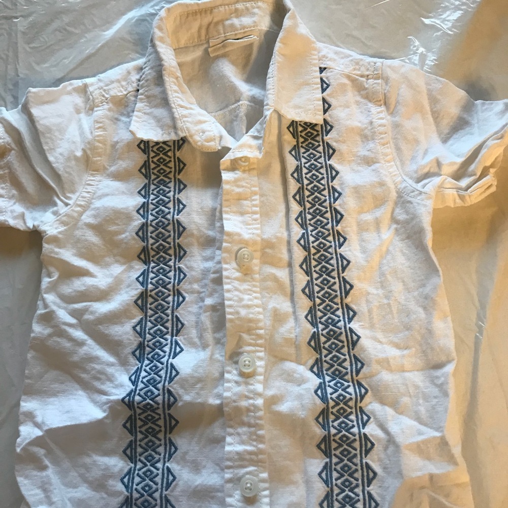 Very cute button up shirt